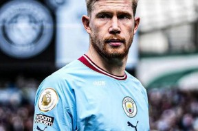 德布劳内迎来三赛季高光表现，曼联球迷沸腾！(德布劳内新合同揭秘!总价值达6300万 英超顶薪)爱游戏APP